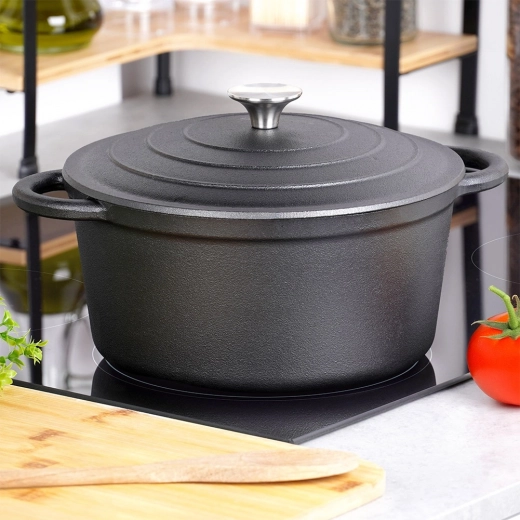 Varnostni prijemi in natančno prilegajoč pokrov