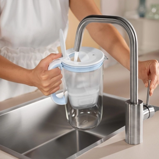 Hitro polnjenje pri koritu in enostavno vzdrževanje