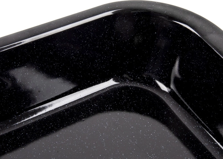 Odporno emajlirano jeklo za vsakodnevno peko