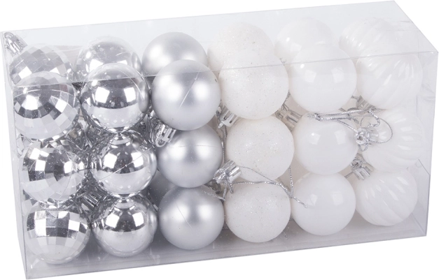 Elegant white and silver decoration