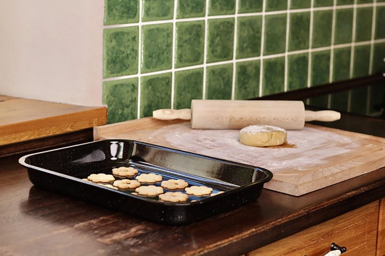 Visoki robovi za čistejšo pečico in sočne rezultate