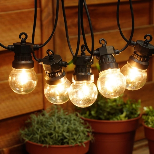 Topla ambientalna osvetlitev za terase in vrtove