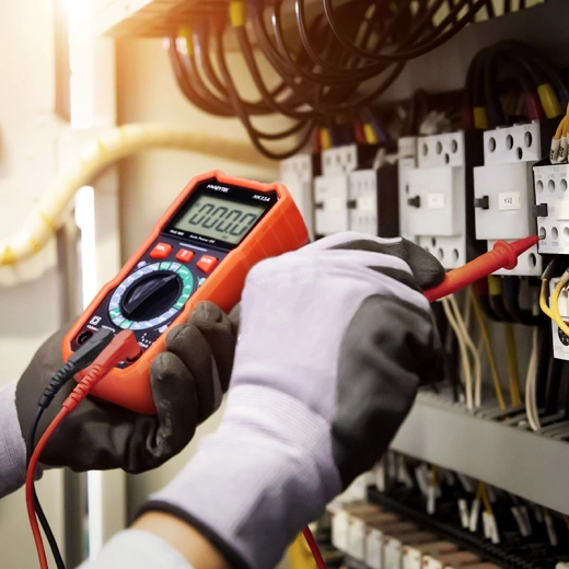 Safer work thanks to NCV and CAT III 600 V