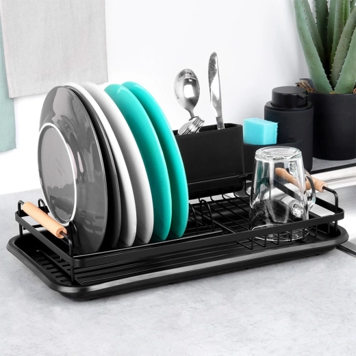 Odstranljiv odcejalni pladenj in suh kuhinjski pult