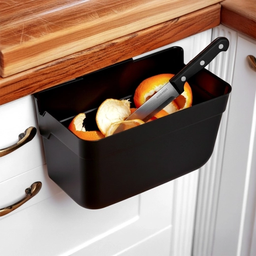 Hitro odmetavanje ostankov neposredno z delovne plošče