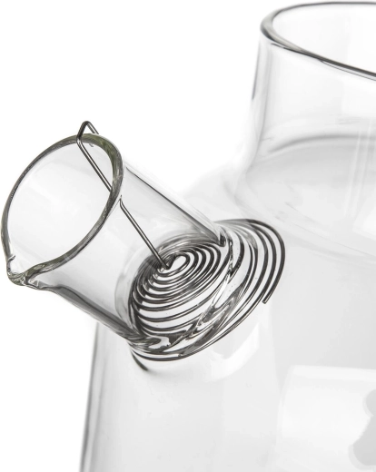 Čisto nalivanje zahvaljujoč spiralnemu cedilu