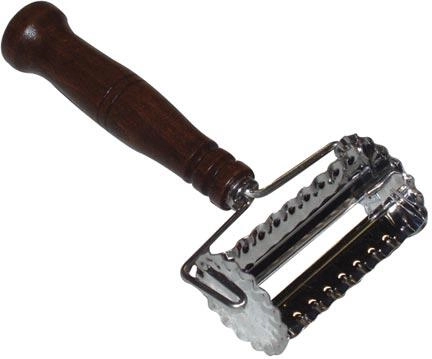 Valjček za cevke 6 × 4 cm nerjaveče jeklo z lesenim ročajem