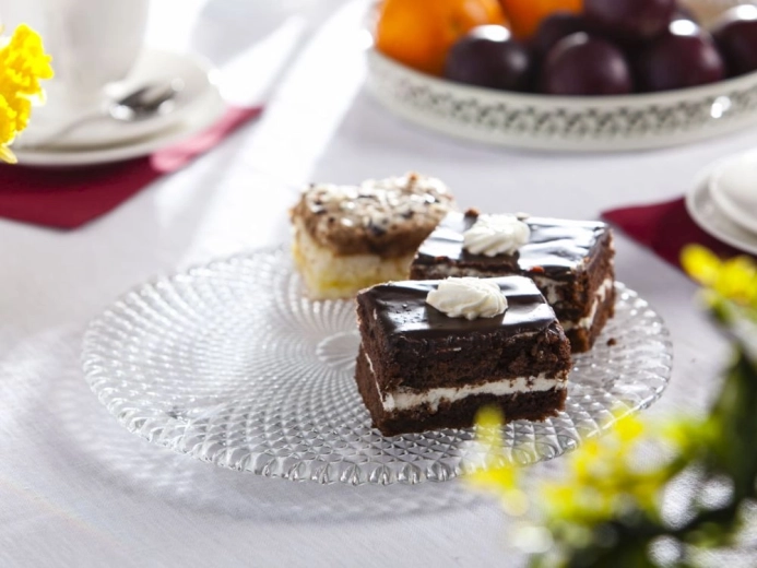 Idealno za torte in porcije sladic