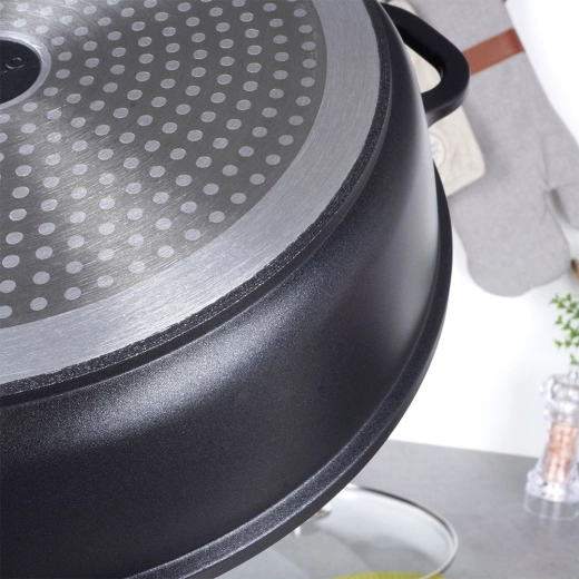 Združljivo z vsemi štedilniki, vključno z indukcijo