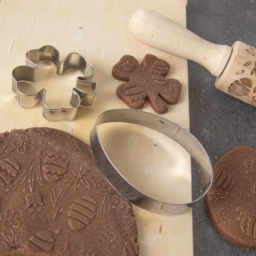 Charming four-leaf clover shape