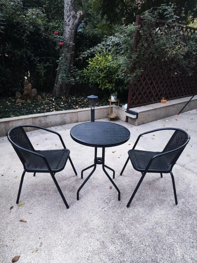 Kompaktna miza za balkon in teraso