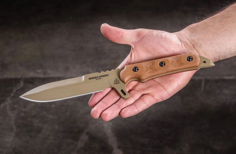 Micarta handle with lanyard hole