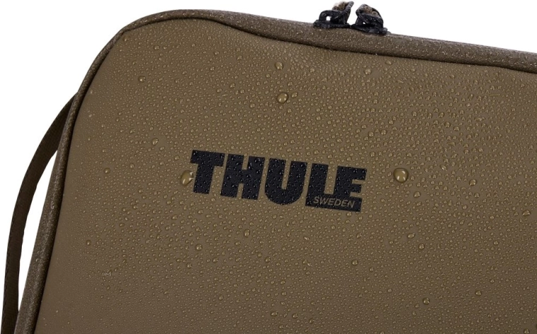 Protection against moisture and dirt