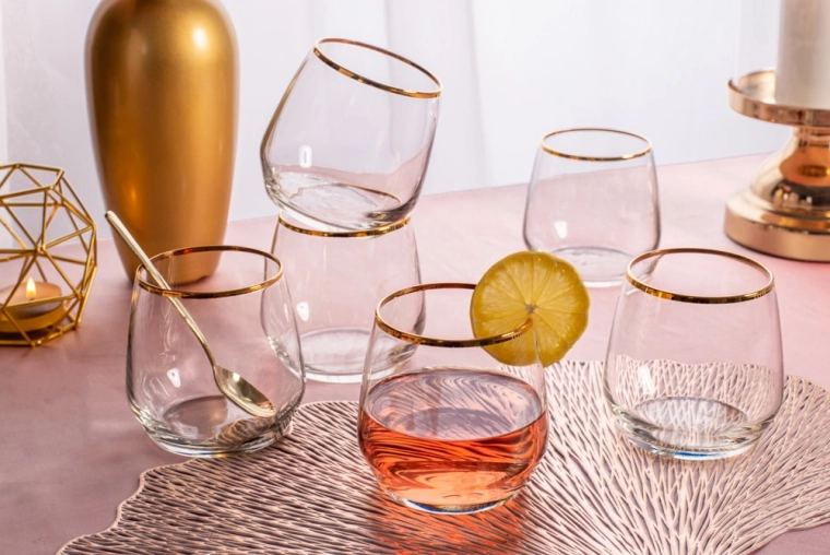 Praktična prostornina 370 ml za hladne napitke