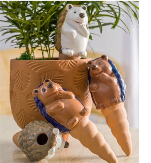 Keramični samozalivalni jež v cvetlični lonec 7,8 × 16,5 cm, mešanica barv