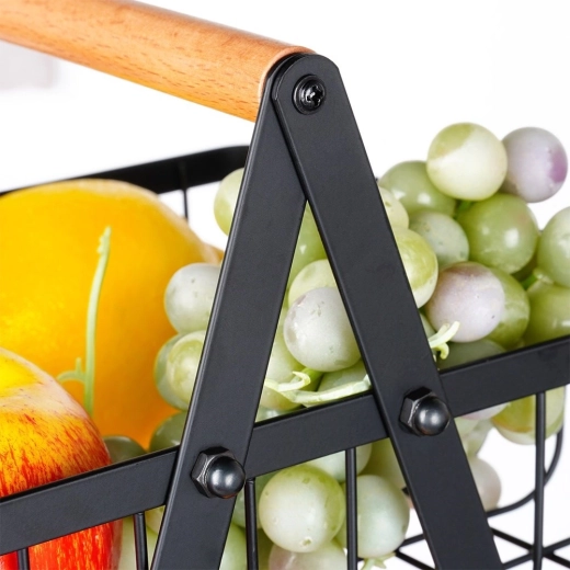 Vzdržljiva kovinska konstrukcija z lesenim ročajem