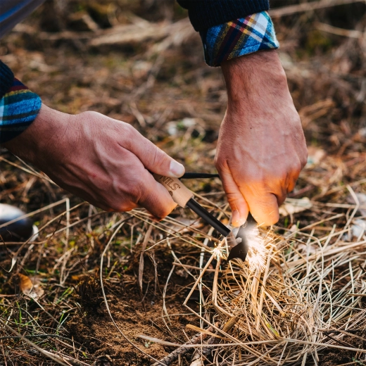 Močne iskre za hitro zanetenje ognja