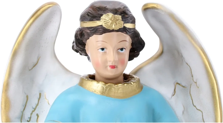 Ročno izdelani detajli in zlatni poudarki