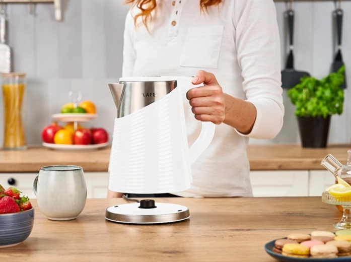 Hitro segrevanje 1800 W in 360° podstavek