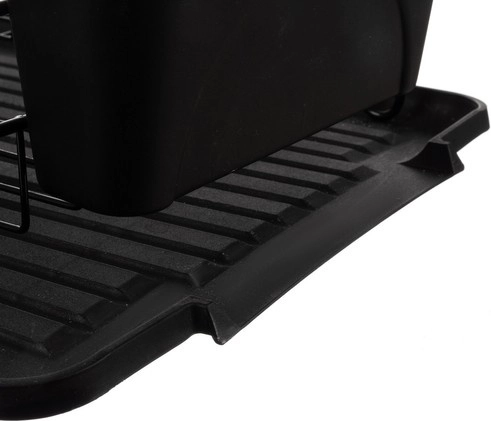 Tray with water drainage for a dry countertop