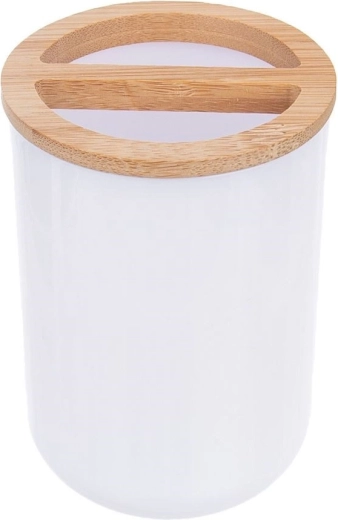 Elegant combination of white and bamboo
