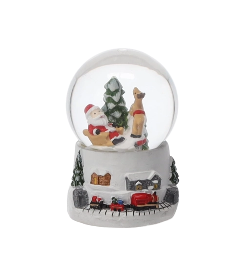 Podrobni zimski prizori s SANTO in severnim jelenom