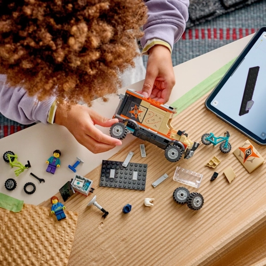 Creative building with LEGO Builder