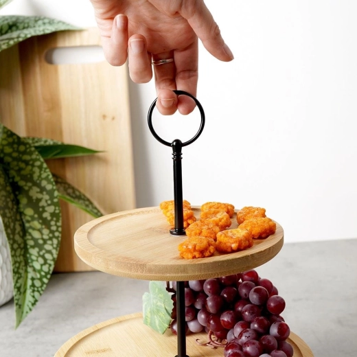 Trdna kovinska konstrukcija z ročajem