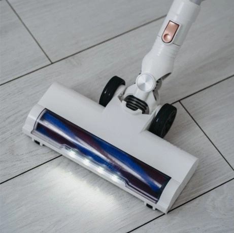 LED-krtača za boljši pregled