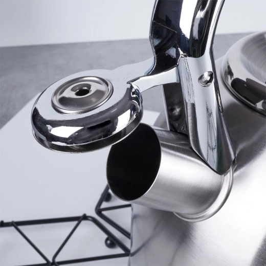 Samodejna piščalka in natančen izliv