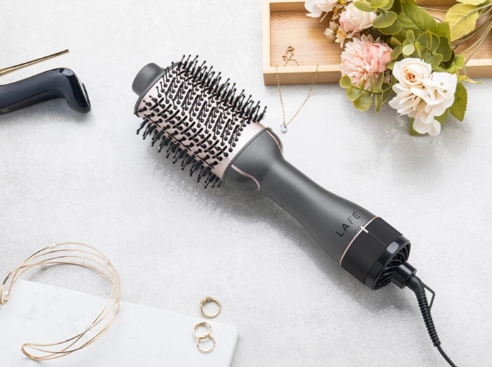 Moč 1200 W za hitro sušenje in oblikovanje