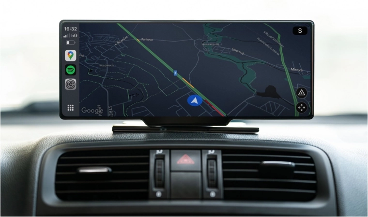 Širok 10,26" IPS zaslon na dotik