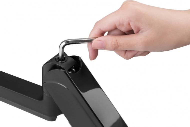 Smooth adjustment of articulated arms