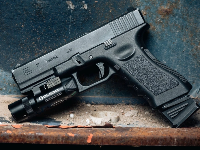 Močna svetloba in natančen zeleni laser