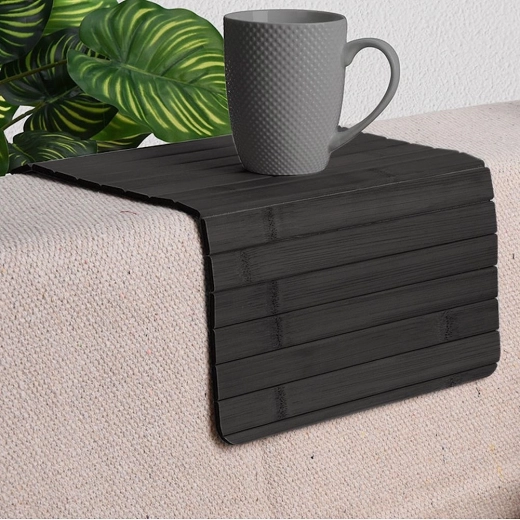 Stabilna površina na naslonu kavča