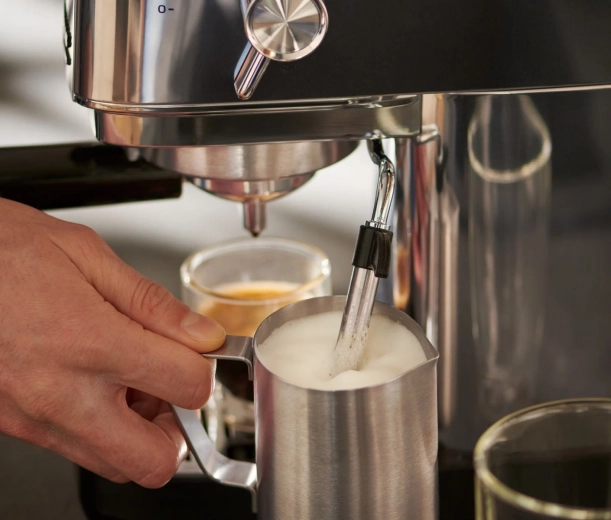 Parna šoba za cappuccino in latte