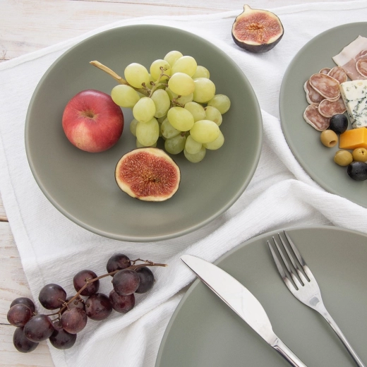 Globoka oblika za udobno serviranje