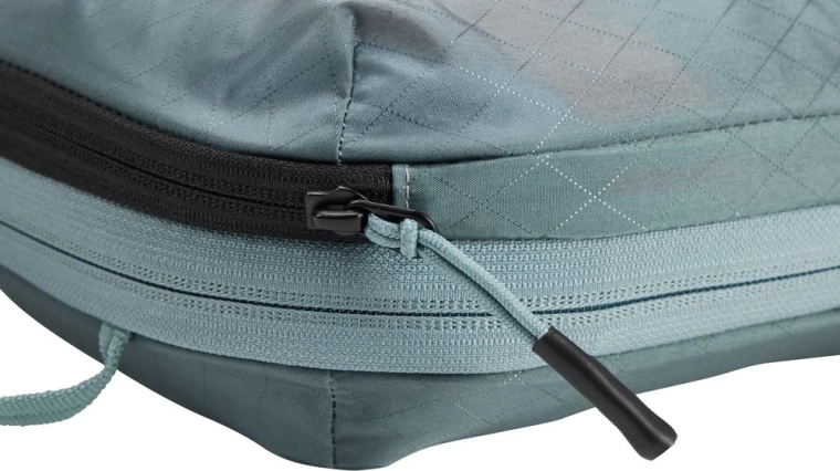 Compression zipper for maximum space