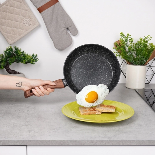 Neprijemljiva granitna površina za zdravo kuhanje