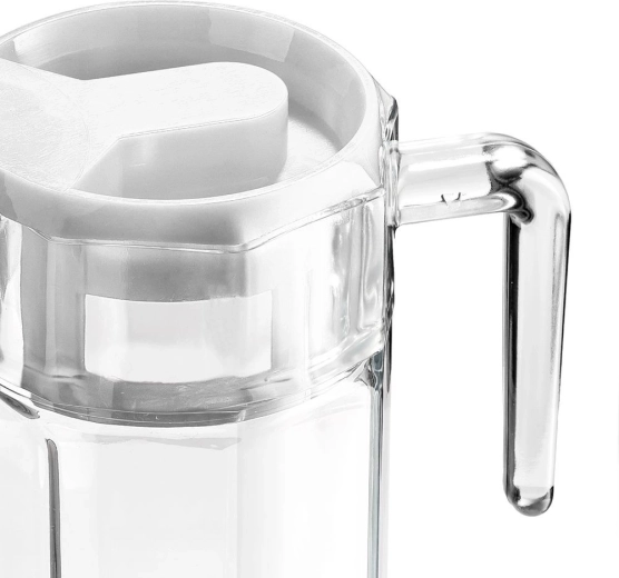 Praktičen pokrov za zaščito pijač