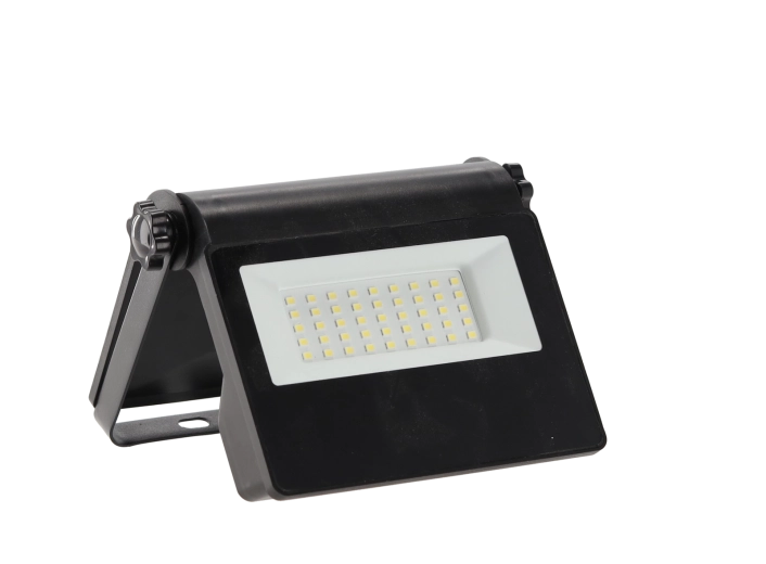 Močan svetlobni izkoristek 750 lm