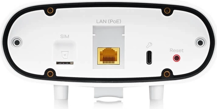 Enostavna namestitev s PoE in 2,5GbE
