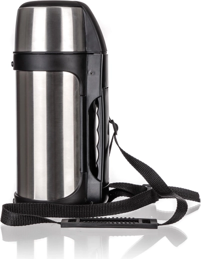 Udobno nošenje zahvaljujoč ročaju in paščku