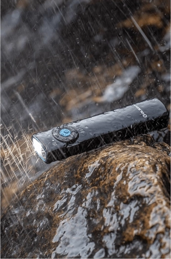 Odpornost IPX7 in hitro magnetno polnjenje