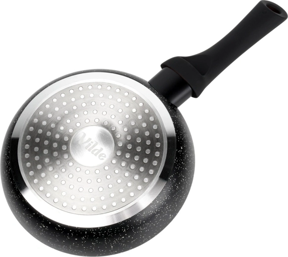 Združljiva z vsemi štedilniki, vključno z indukcijo