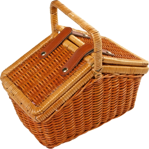 Wicker basket with practical fastening