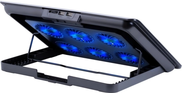 Šest ventilatorjev za maksimalno hlajenje