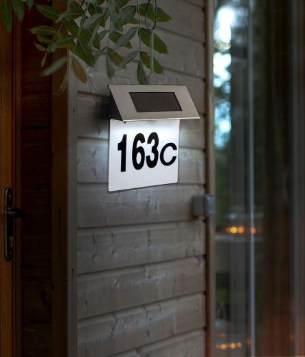 Vidna hišna številka podnevi in ponoči