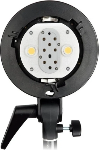 2 × 20 W LED modeling light