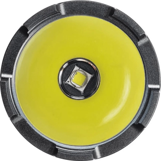 Svetilnost 2000 lm in doseg do 498 m